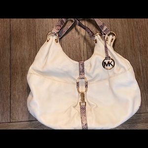 🐍 LIKE NEW Cream and Snake Skin MK Bag🐍